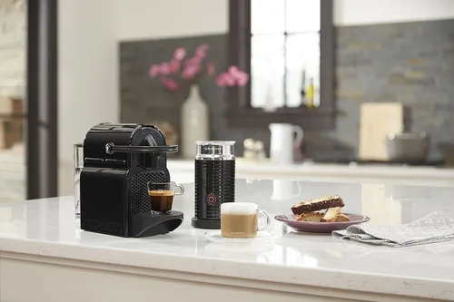 Vista 3 de Máquina de expreso Nespresso Inissia por De'Longhi con Aeroccino, Nespresso por De'Longhi, 2, Negro Espumador de leche