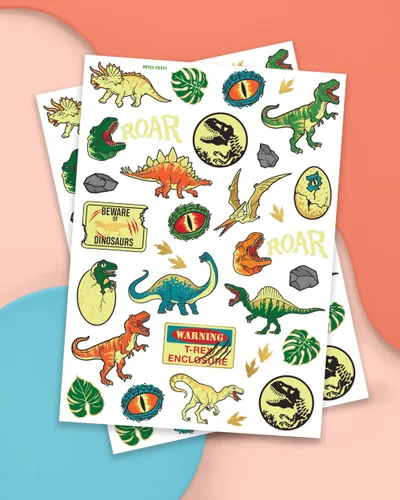 Vista 2 de xo, Fetti Tatuajes temporales de dinosaurios - 44 piezas que brillan en la oscuridad Suministros para fiesta de cumpleaños, recuerdos de fiesta