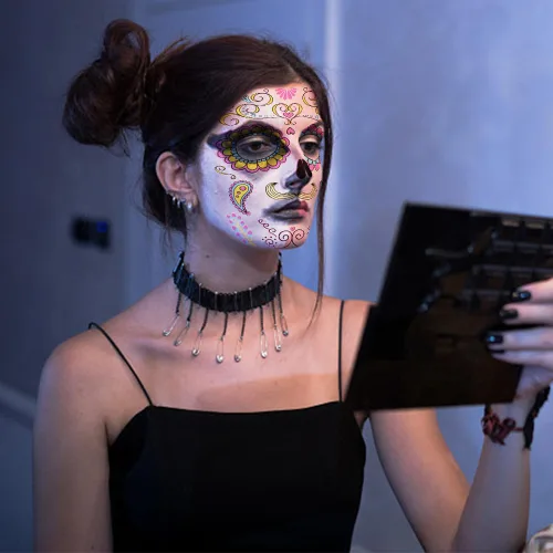 Vista 4 de 9 hojas de tatuajes temporales para el Día de los Muertos Día de los Muertos, tatuaje temporal de La Catrina, tatuaje falso de calavera para mujeres