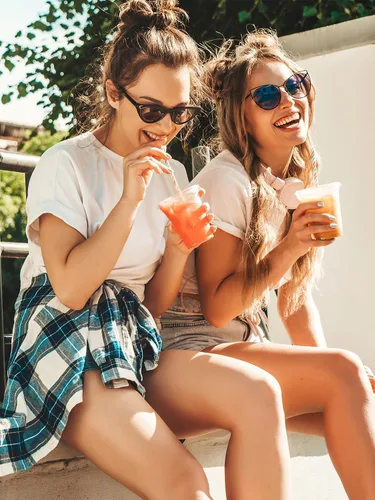 Vista 5 de NEEBAKE 150 Juegos de Vasos de Plástico Desechables de 9 oz con Tapas - Vasos Transparentes para Beber, Vasos de Plástico para Café Helado, Batidos