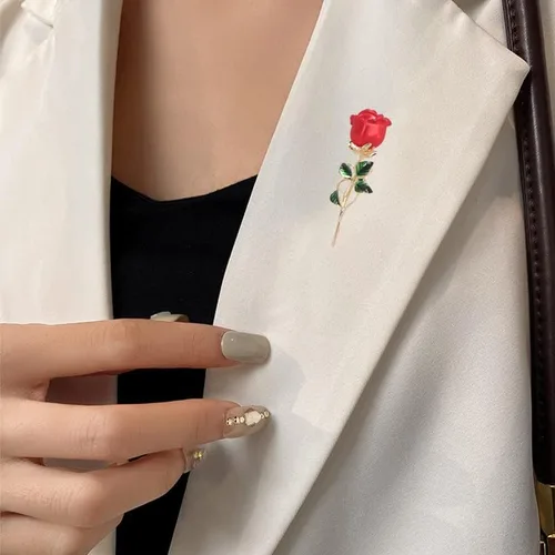 Vista 3 de Broche floral elegante con forma de rosa roja para mujer, accesorio para el día de la madre
