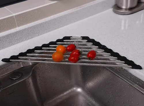 Vista 4 de Escurridor de Platos Triangular para Esquina de Fregadero Enrollable Escurridor de Platos Plegable de Acero Inoxidable Multiusos Sobre el Fregadero