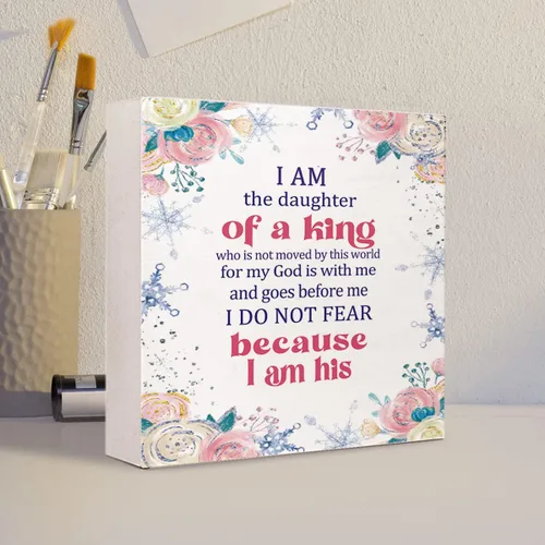 Vista 4 de Letrero inspirador de madera cristiana para decoración de escritorio, con texto en inglés "I Am the Daughter Of A King" (Soy la hija de un rey)