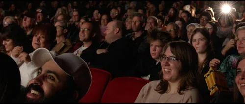 Vista 7 de Only In Theaters DVD