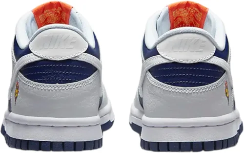 Vista 222 de Nike Kid's Dunk Low Sneaker