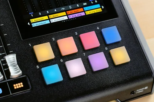 Vista 6 de TASCAM Mezclador de transmisión de podcasts Mixcast 4, grabadora e interfaz de audio USB: cuatro entradas de micrófono XLR/TRS, pantalla táctil