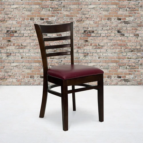 Vista 12 de EMMA + OLIVER Silla de madera de cerezo con respaldo de escalera, asiento de vinilo negro