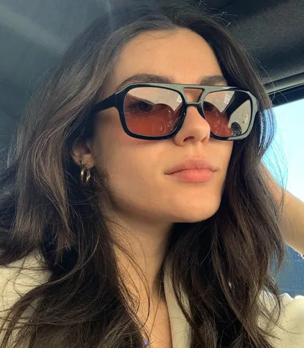 Vista 4 de AIEYEZO Lentes de sol cuadrados retro para mujeres y hombres, lentes de sol rectangulares de moda estilo aviador, lentes de sol vintage de los años