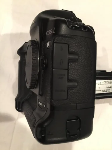 Vista 5 de Canon Cámara DSLR EOS 1D Mark II N (solo cuerpo) (Modelo antiguo)