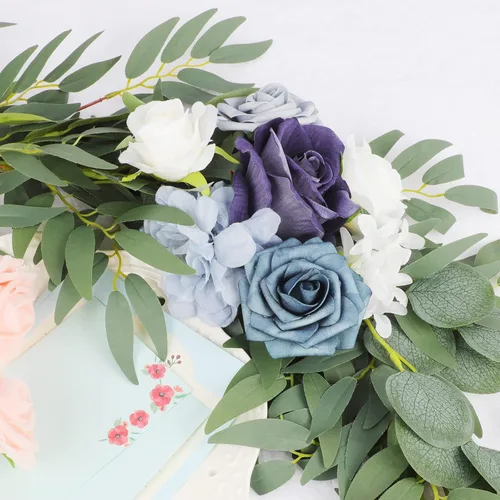 Vista 6 de Emivery Guirnalda artificial de rosas azules polvorientas, guirnalda de sauce de eucalipto con flores, centros de mesa, centros de mesa, fiesta