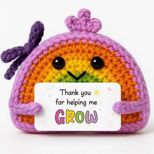 Vista 12 de Muñeca de ganchillo arcoíris positiva hecha a mano con tarjeta de aliento - Decoración inspiradora para escritorio, oficina y hogar - Regalo