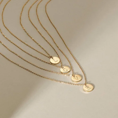 Vista 6 de Collar con inicial, chapado en oro de 14 quilates, disco redondo de doble cara, grabado con nombre con cadena ajustable y aretes