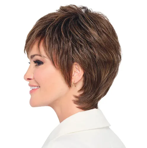 Vista 3 de Raquel Welch - Peluca corta Bob atada a mano feroz y enfocada por Hairuwear, gorra de tamaño medio, castaño iluminado por el sol RL10/12