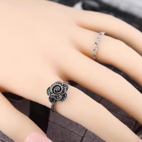 Vista 5 de Anillo de declaración de flores de diamantes de imitación negro vintage para mujer