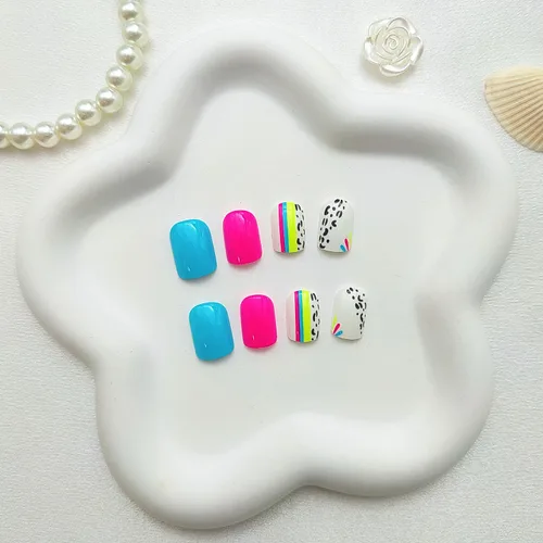 Vista 5 de Uñas postizas cortas a presión, uñas acrílicas cuadradas, coloridas de cobertura completa, uñas adhesivas brillantes en líneas, uñas reutilizables