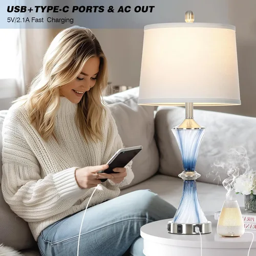 Vista 2 de Rinweey - Lámpara de mesa de vidrio azul con puertos USB C+A y salidas de AC, lámpara de noche costera para mesitas de noche, dormitorio, sala