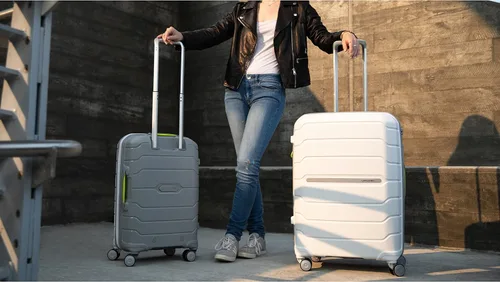Vista 40 de Samsonite Freeform – Maleta rígida, expandible con ruedas dobles giratorias, Blanco