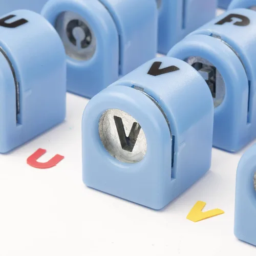 Vista 5 de Perforadores de papel de letras y números, 37 piezas con estuche y herramienta de perforación, perforadora de fácil uso para tarjetas