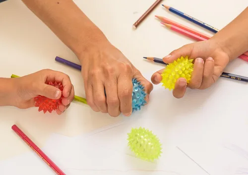 Vista 6 de Spiky Balls Stim Toy - Juego de 4 piezas de juguetes para niños y adultos, TDAH, autismo, juguetes sensoriales para la escuela, alivio del estrés