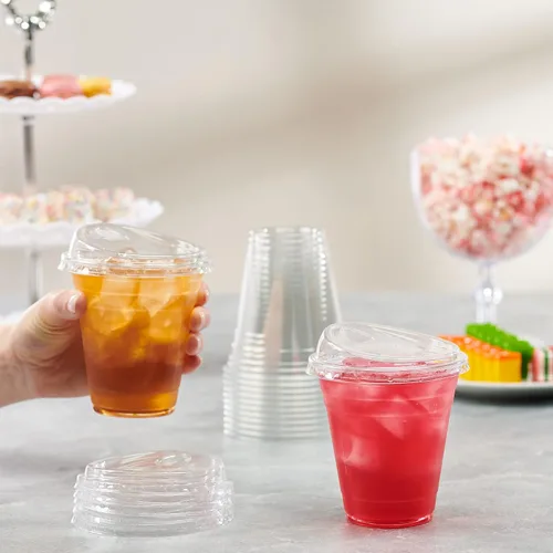 Vista 2 de GUSTO Vasos de plástico transparente con tapas [12 oz - 100 unidades] – Vasos desechables para bebidas de café helado con tapas sin pajilla para 12