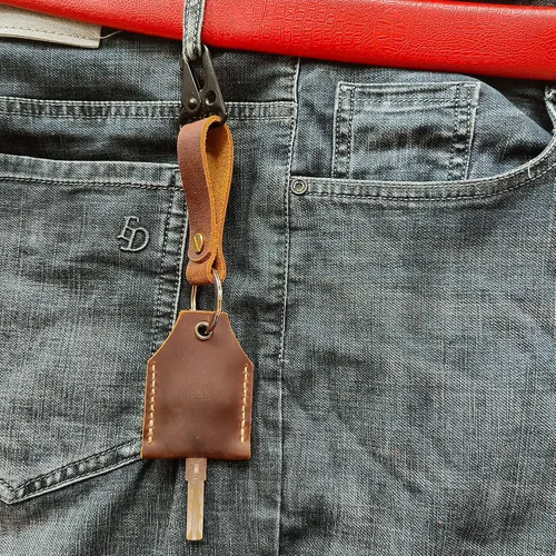 Vista 9 de Funda de cuero hecha a mano para llavero con funda para llavero de estilo vintage, accesorios elegantes, funda protectora para llaves