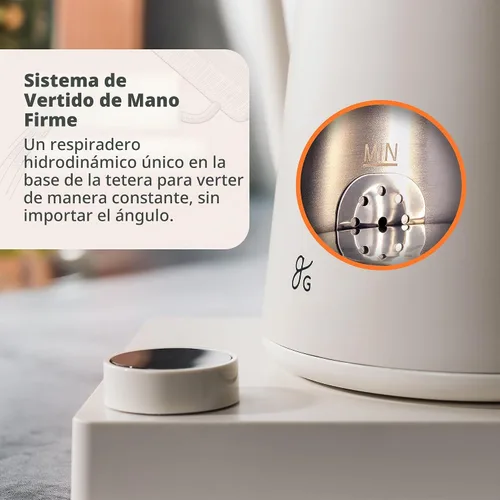 Vista 2 de Greater Goods Hervidor eléctrico de cuello de cisne y báscula de café, diseñada en San Luis, blanco abedul