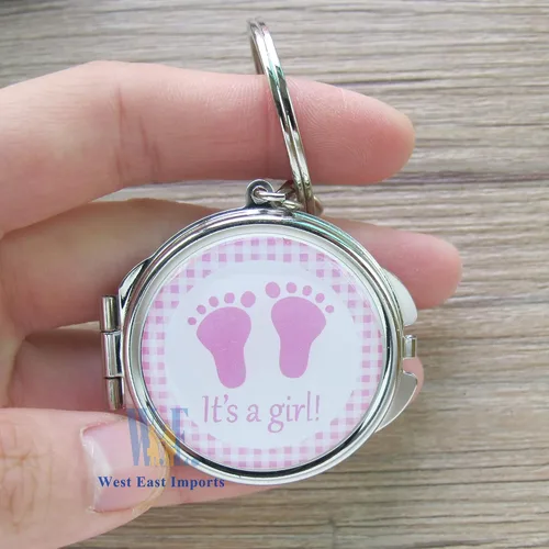 Vista 6 de 12 llaveros personalizados para baby shower con espejo rosa para niña, con diseño de huella de bebé, regalo personalizado grabado