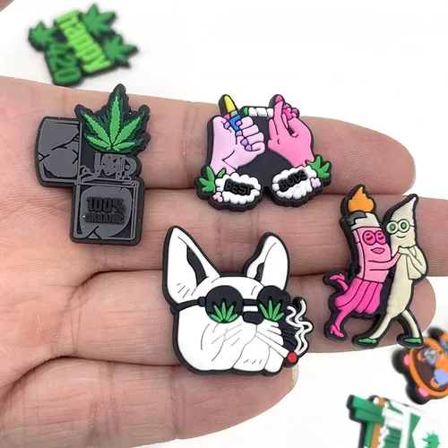 Vista 3 de DASDINGO Dijes de zapatos de dibujos animados para decoración de zapatos regalo de PVC pulsera de bricolaje mochila de fiesta Acrílico vidrio