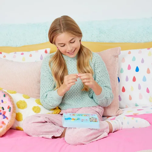 Vista 6 de Make It Real: ¡Pop! Shake! Twist! Kit de pulseras de bricolaje – Haz 7 pulseras con dijes escensoriales, 171 piezas, kit de joyería todo en 1