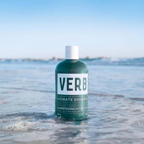 Vista 11 de VERB Hydrate Shampoo limpia el cabello seco y encrespado para reducir el encrespamiento y añadir humedad al cabello
