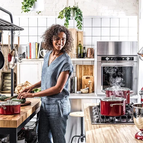Vista 3 de KitchenAid Steel Core - Juego de utensilios de cocina esmaltados de 10 piezas, color rojo imperio