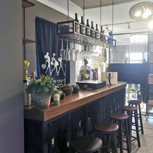 Vista 7 de Estante de techo para copas de vino, estante colgante para vino con soporte para vidrio y estante, soporte para botellas de vino colgante industrial