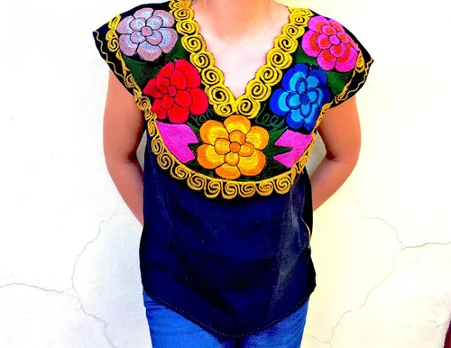 Vista 5 de Blusa mexicana floral Auténtica blusa bordada de Chiapas 100% hecha a mano Negro con flores coloridas, Negro, L