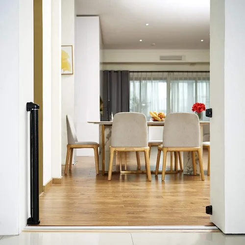 Vista 4 de EasyBaby Puerta retráctil para bebé, 33 pulgadas de alto, se extiende hasta 55 pulgadas de ancho, puertas de seguridad para bebés negros/niños