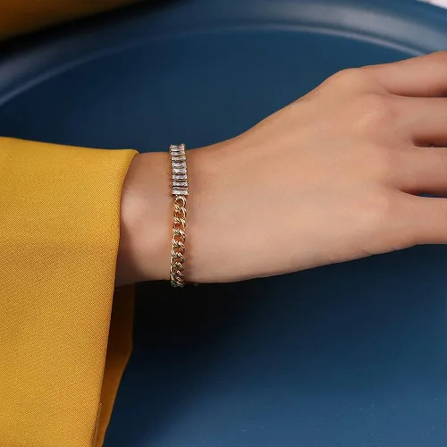 Vista 3 de A D. ALLEN & DANMI. AD Jewelry - Brazalete de acero inoxidable chapado en oro de 18 quilates para el amor