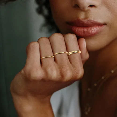 Vista 4 de Jstyle Anillos rellenos de oro de 14 quilates para mujer, anillos apilables, anillos de oro finos, anillos simples y lisos, anillo de ajuste cómodo