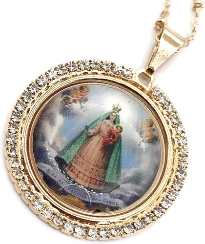 Vista 4 de LESLIE BOULES Collar con colgante de Virgen Caridad del Cobre cadena chapada en oro de 18 quilates joyería religiosa Latón No es una piedra preciosa
