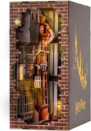 Vista 5 de Revell Harry Potter Diagon Alley 3D Book Nook Kit de rompecabezas de madera