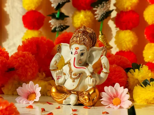Vista 2 de alikiki Estatua de ídolo hindú de Dios Ganesha – 5.6 pulgadas de alto, tono dorado, dios indio Señor Ganpati Murti para decoración de Diwali Pooja