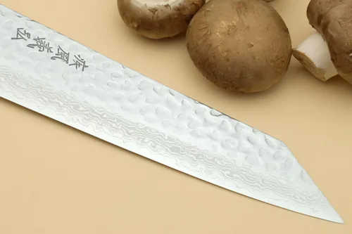 Vista 5 de Yoshihiro VG-10 Cuchillo de chef japonés multiusos de punta de espada de Damasco martillado Kiritsuke de 8.25 pulgadas, mango de caoba