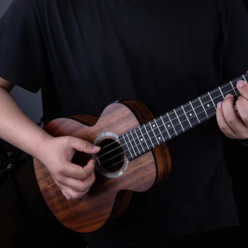 Vista 7 de Caramel Ukulele Eléctrico Tenor CT204 de Madera de Acacia Totalmente Maciza de 26 Pulgadas, Kit Profesional de Ukulele para Principiantes, Paquete