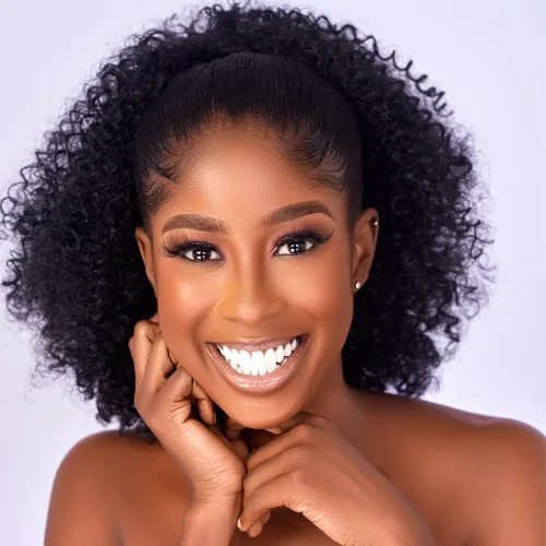 Vista 7 de Extensión de cola de caballo rizada con cordón para mujeres negras, extensiones de cabello sintético corto afro kinkys rizado con dos clips (1#)
