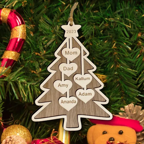 Vista 17 de Adorno de Navidad familiar personalizado 2023, adornos de madera para árbol de Navidad con cuerda pequeña, de 1 a 10 nombres personalizados