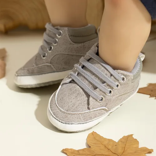 Vista 2 de Meckior Zapatos deportivos de tobillo para bebés y niñas pequeños, suela antideslizante suave, piel sintética, mocasines para bebés recién nacidos