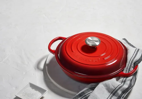 Vista 6 de Le Creuset Signature - Sartén de hierro fundido esmaltada con mango de hierro, 3,5 qt., alcachofa