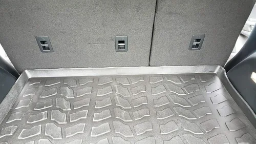 Vista 4 de Forro de carga – Tapete de maletero para Ford Edge 2015-2022 – Alfombrillas de maletero resistentes a la intemperie para automóviles con borde