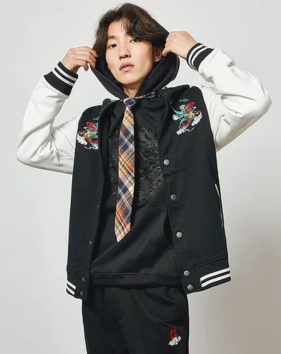 Vista 2 de Niepce Inc Chaqueta universitaria de béisbol bordada japonesa para hombre