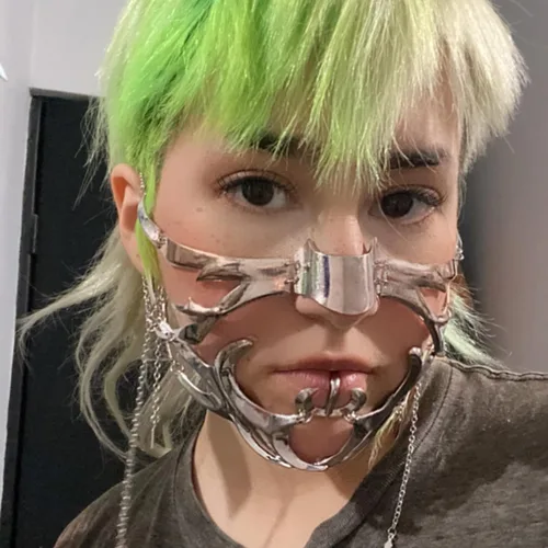 Vista 2 de Máscara mecánica punk para mujeres, accesorios de cara de metal irregulares, máscara de fiesta de Halloween para mujeres y hombres