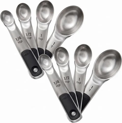 Vista 4 de OXO Good Grips - Vasos medidores de acero inoxidable con broches magnéticos (4 unidades)