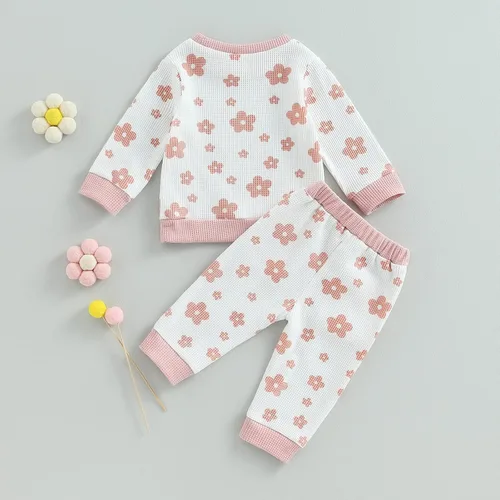 Vista 2 de KtwHarnu Conjunto de sudadera de manga larga con cuello redondo y estampado de corazón para bebé, pantalones de cintura elástica, conjunto
